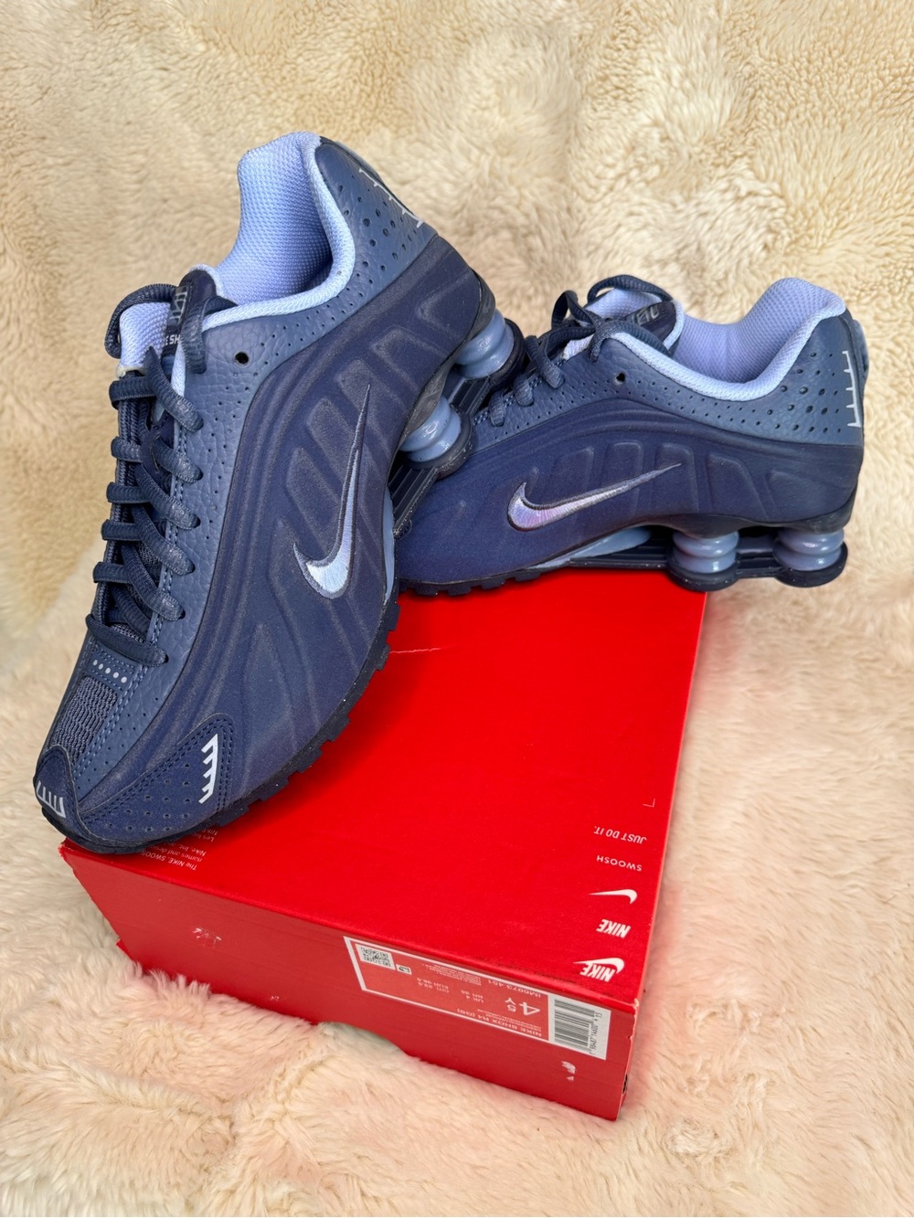 New in Box Nike Shox - Navy and Light Blue size 4.5y